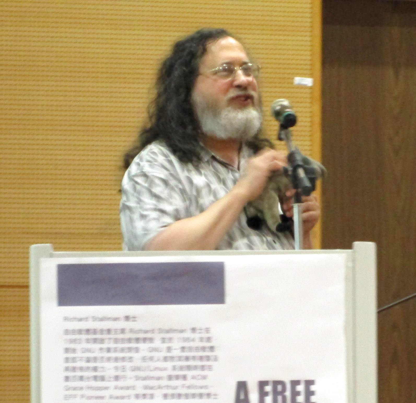 Richard Stallman 大神!!!!（他說拍照沒問題，但不可將他的照片傳到 Facebook、Twitter 這類「會被政府監控的網站」。XD）